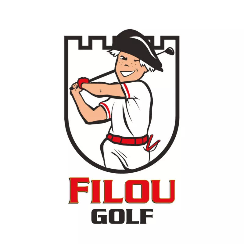 Logo van Filou Golf met illustratie van het Filou-mannetje met zwart hoedje en witte golfoutfit met rode details die een golfclub zwaait, geplaatst binnen een schildvormig embleem met kasteeltorentjes. Onderaan staat 'FILOU' in rode hoofdletters en 'GOLF' in zwarte hoofdletters - visuele merkidentiteit van Filou bier in golfcontext.