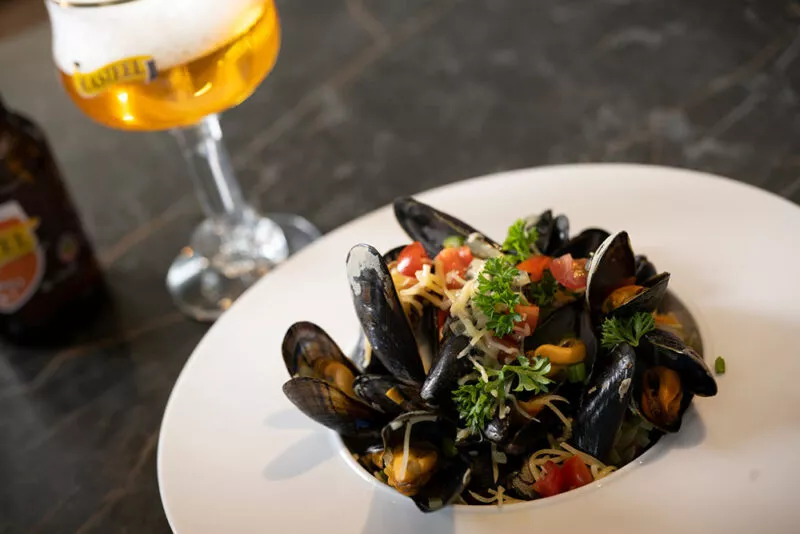 Koken met Kasteel - Mosselen bereid met Kasteel Tripel bier (11%)