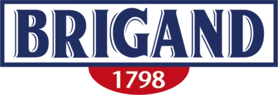 Logo van het biermerk Brigand, een sterk blond bier gebrouwen door Kasteel Brouwerij Vanhonsebrouck uit Izegem, met witte hoofdletters op een blauwe achtergrond en een rode ovaal met het jaartal 1798.