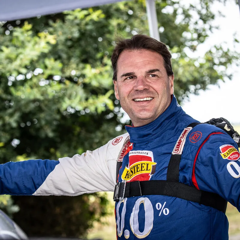 Kasteel Rouge 0.0 brengt drie wagens aan de start van Ypres Rally 2025 - Pieter Tsjoen.