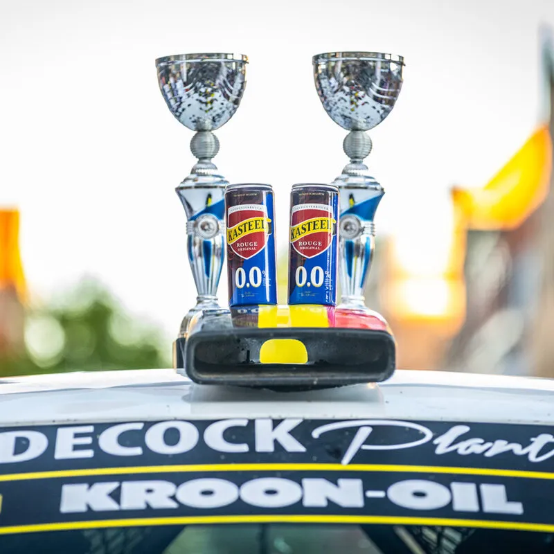 Kasteel Rouge 0.0 brengt drie wagens aan de start van Ypres Rally 2025 - Maxim Decock behaalt eerste plaats in zijn klasse.