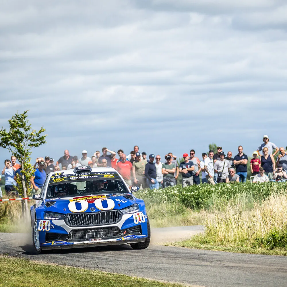 Kasteel Rouge 0.0 brengt drie wagens aan de start van Ypres Rally 2025.