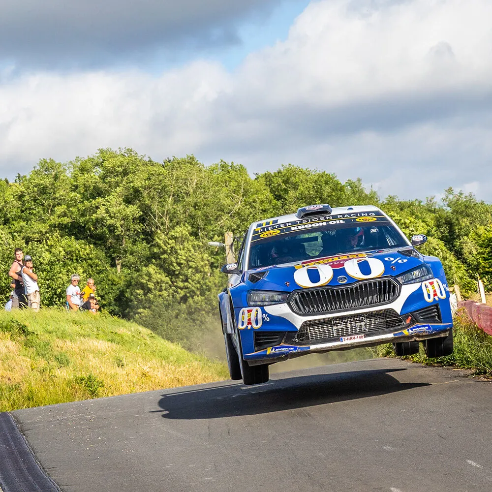 Kasteel Rouge 0.0 brengt drie wagens aan de start van Ypres Rally 2025.