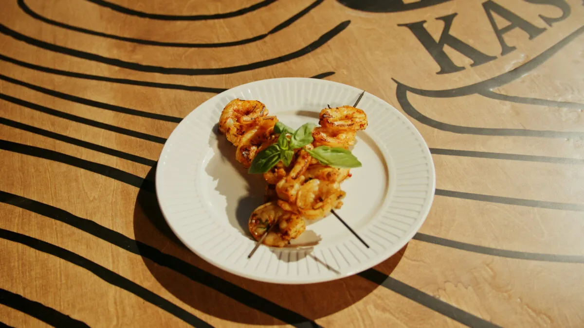 Prawn skewers with Kasteel Tropical