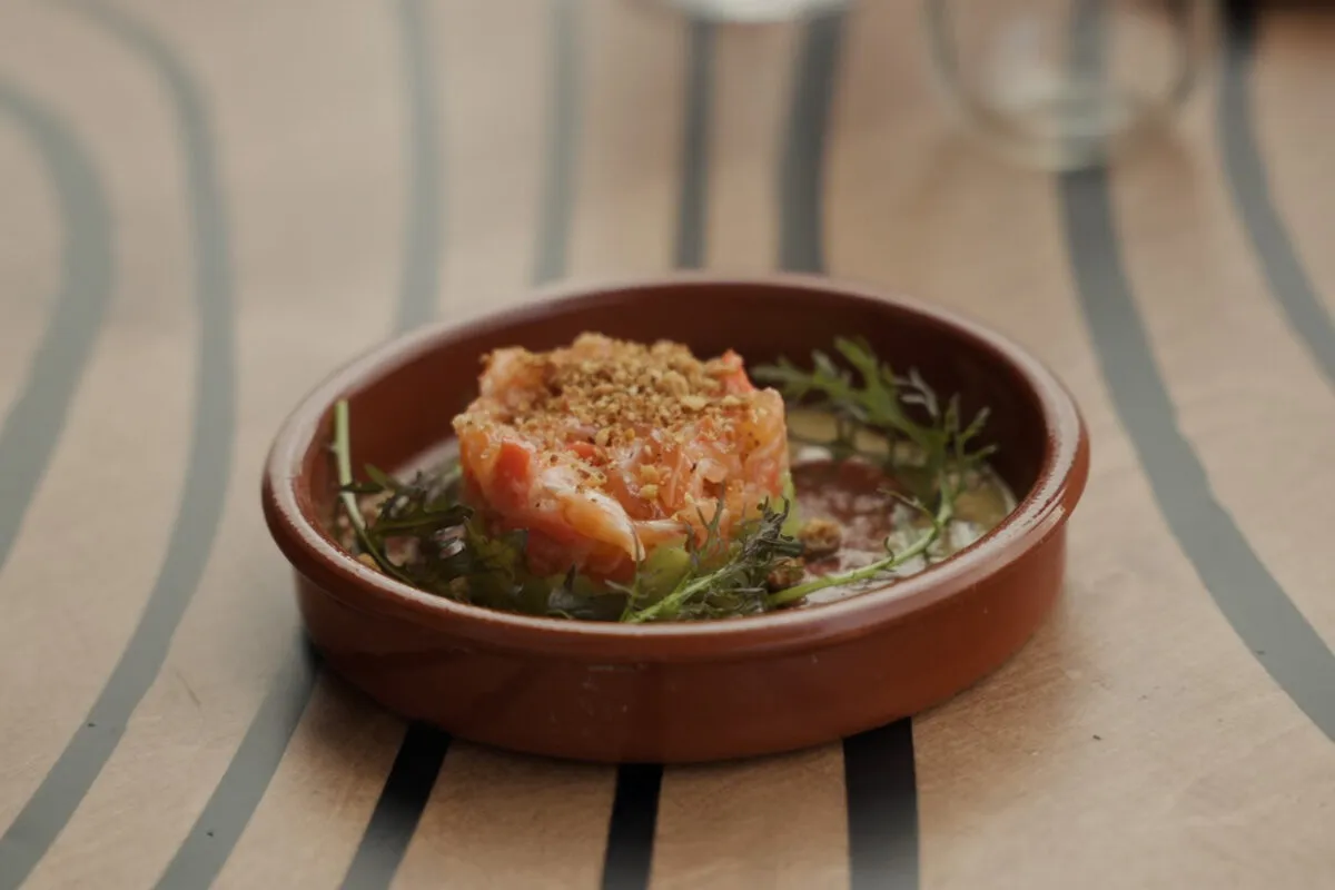 Salmon tartare with Kasteel Tropical 0.0